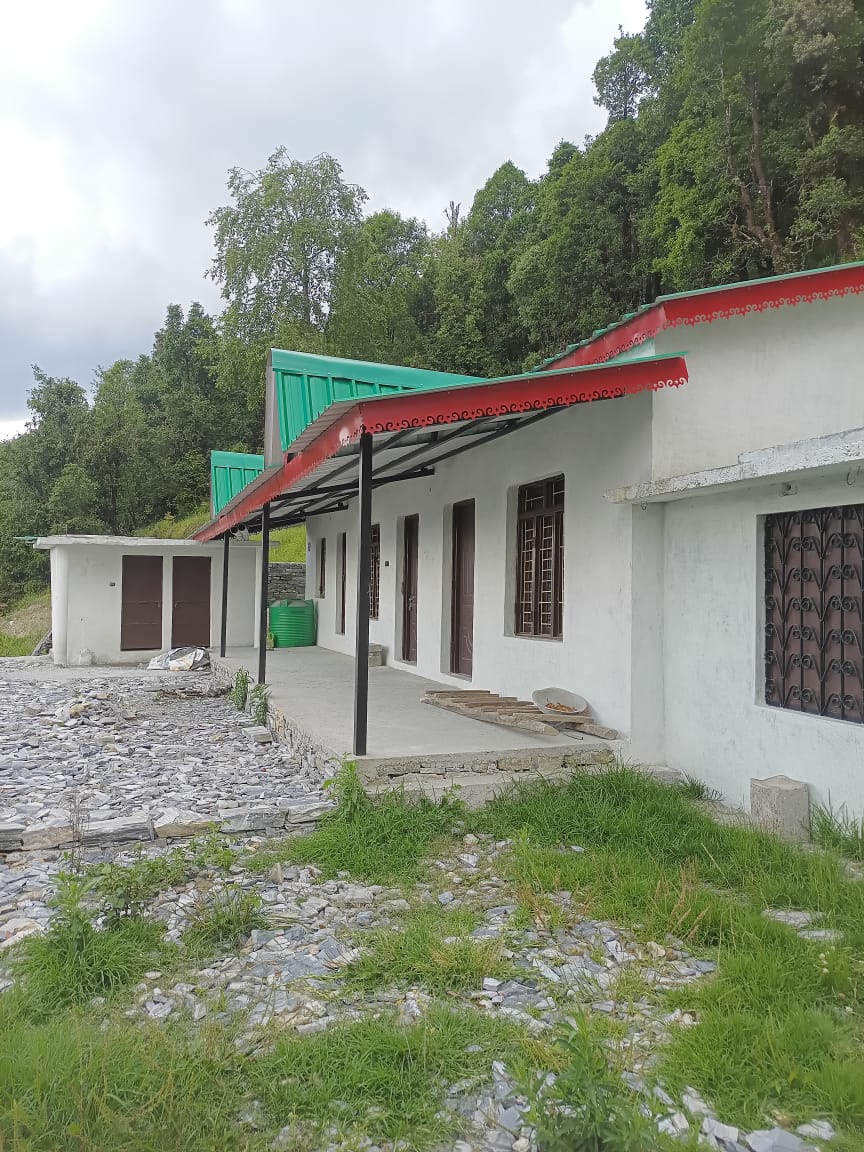 Cottage porch and stone path at Liti360