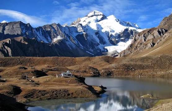 High Himalayan snow peaks for trekking expeditions